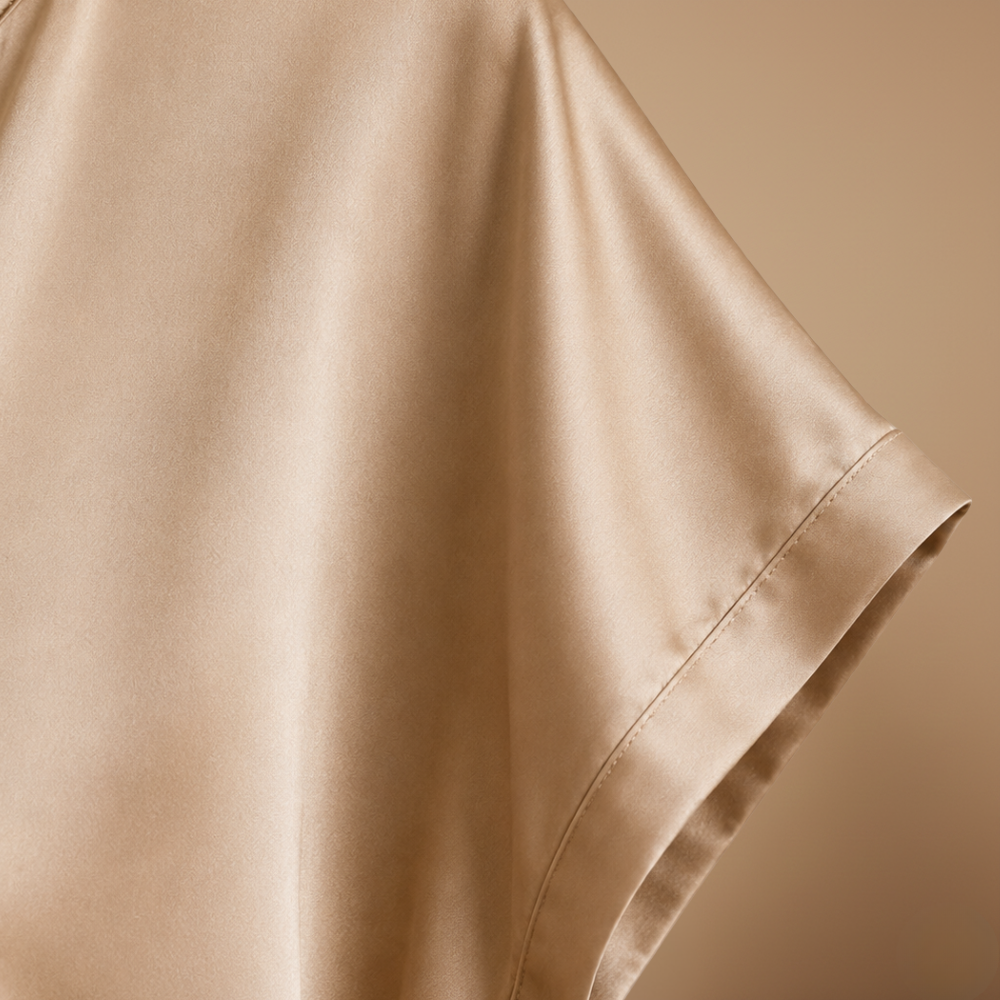Damesblouse met v-hals korte mouwen en knopen Jelle Jora Mode