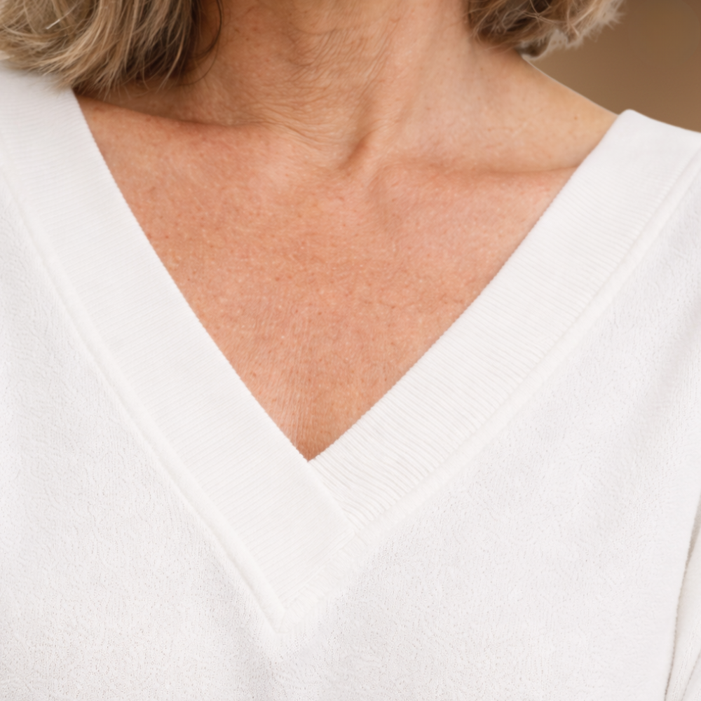 Damesblouse met ruime pasvorm v-hals en lange mouwen Jelle Jora Mode