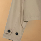 Dames korte trenchcoat met dubbele knoopsluiting Jelle Jora Mode