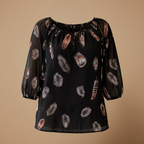 Dames zomerblouse met V-hals en verenprint Jelle Jora Mode