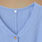 Dames casual blouse met losse pasvorm knoopsluiting en v-hals Jelle Jora Mode