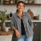 Damesblouse met omgeslagen kraag en knoopsluiting aan de voorkant Jelle Jora Mode