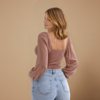 Dames getailleerde blouse met hartvormige halslijn en lange mouwen Jelle Jora Mode