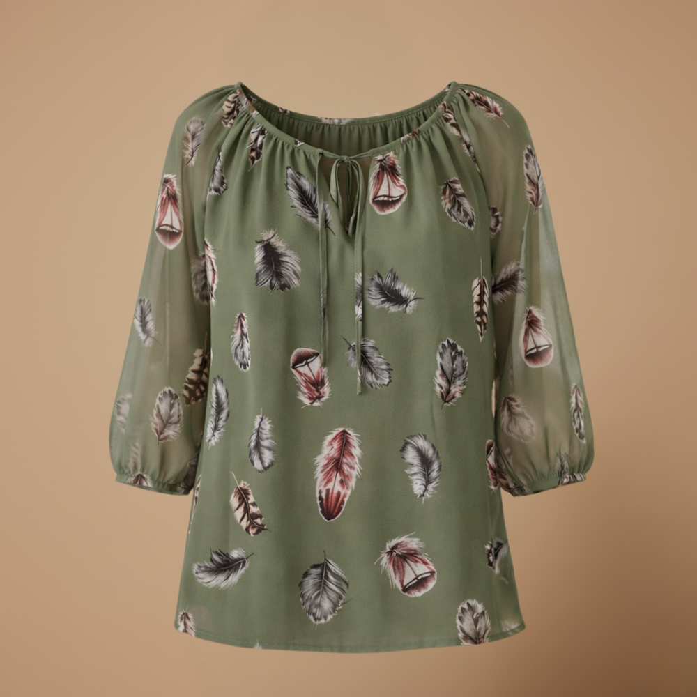 Dames zomerblouse met V-hals en verenprint Jelle Jora Mode