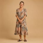 Damesmidi-jurk met bloemenprint en V-hals Jelle Jora Mode