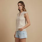 Lacey Patchwork V-hals Mouwloze Top Jelle Jora Mode