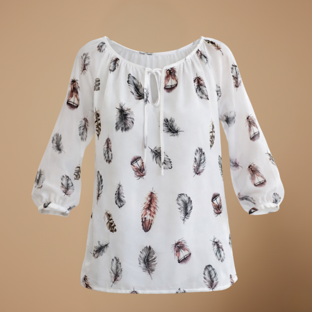 Dames zomerblouse met V-hals en verenprint Jelle Jora Mode