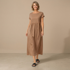 Dames casual midi jurk met ronde hals korte mouwen en zakken Jelle Jora Mode