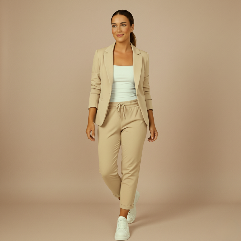 Effen kleurige kantoorpak blazer en joggingbroek set Jelle Jora Mode