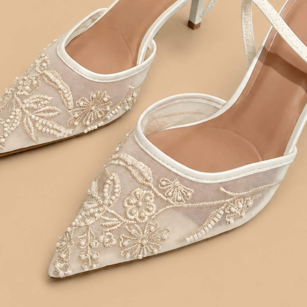 Dames geborduurde pumps met spitse neus en slingback Jelle Jora Mode