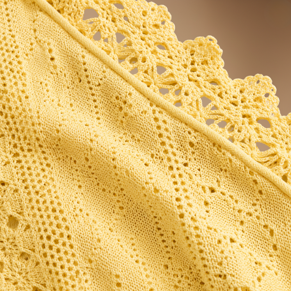 Damesblouse met spaghettibandjes en kanten rand Jelle Jora Mode
