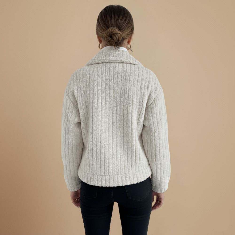 Warm Zacht Jasje met Knoopsluiting en Omgeslagen Kraag Jelle Jora Mode