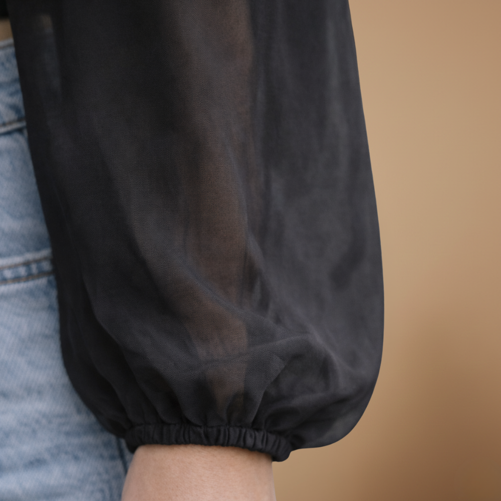 Dames getailleerde blouse met hartvormige halslijn en lange mouwen Jelle Jora Mode