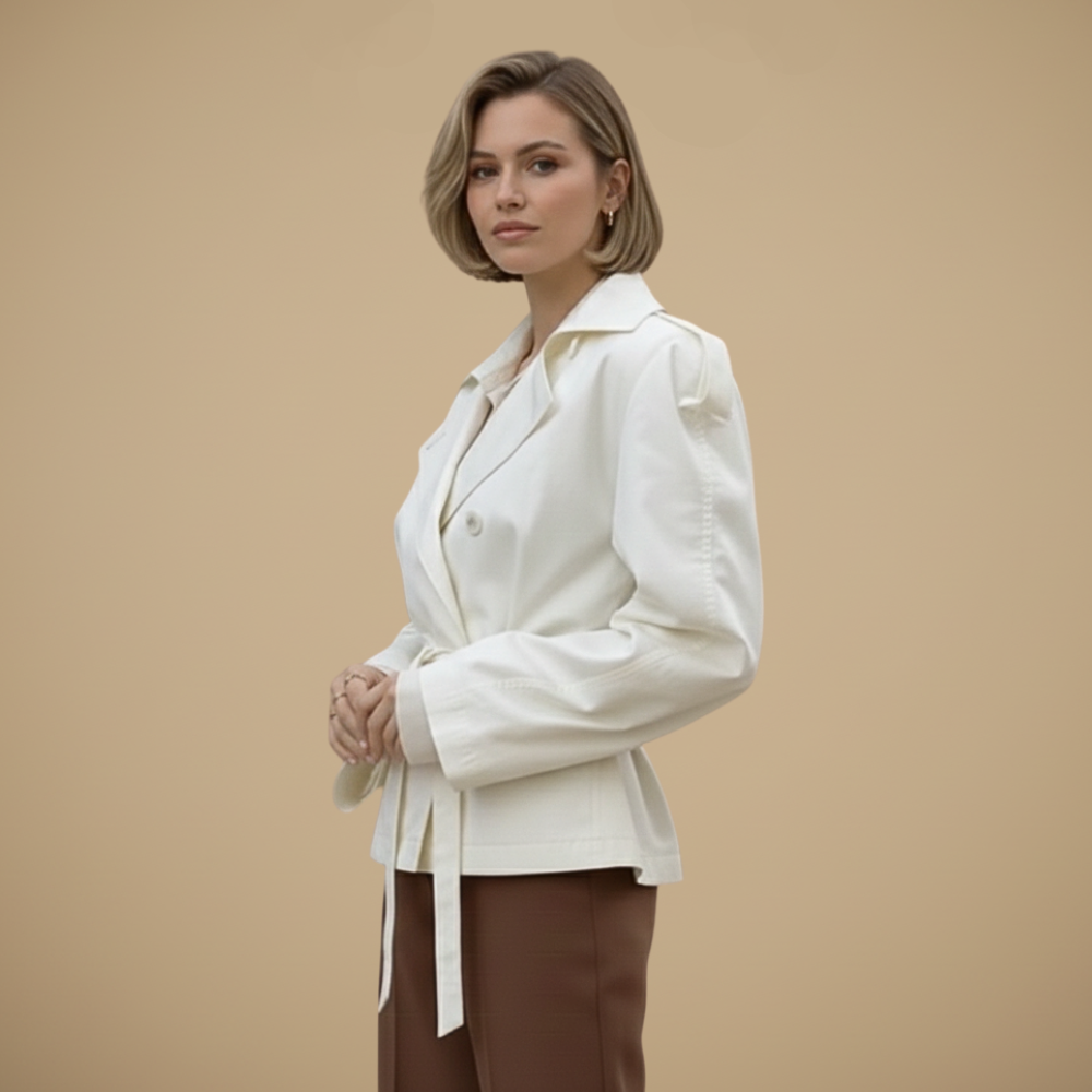 Korte trenchcoat met dubbele knoopsluiting voor dames Jelle Jora Mode