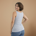 Damesblouse met geribde v-hals en knoopdetails Jelle Jora Mode