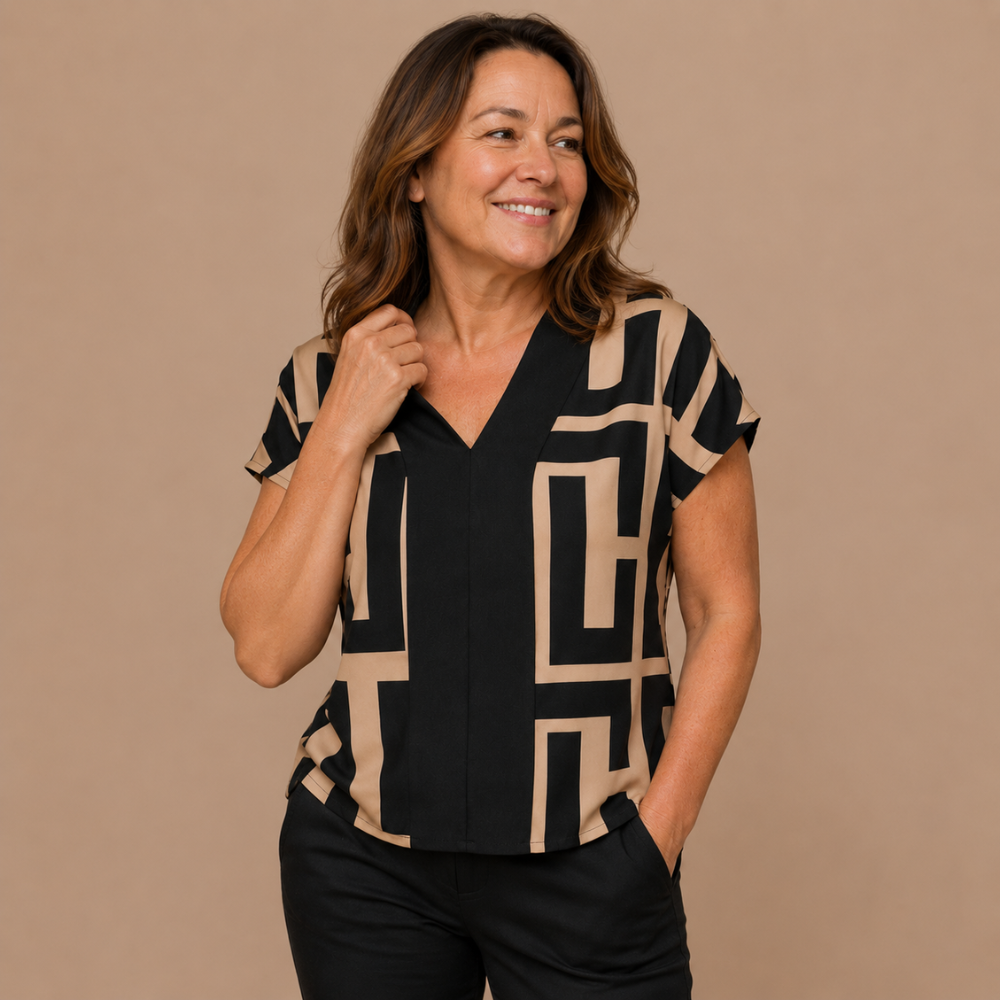 Dames casual blouse met geometrisch patroon en V-hals Jelle Jora Mode