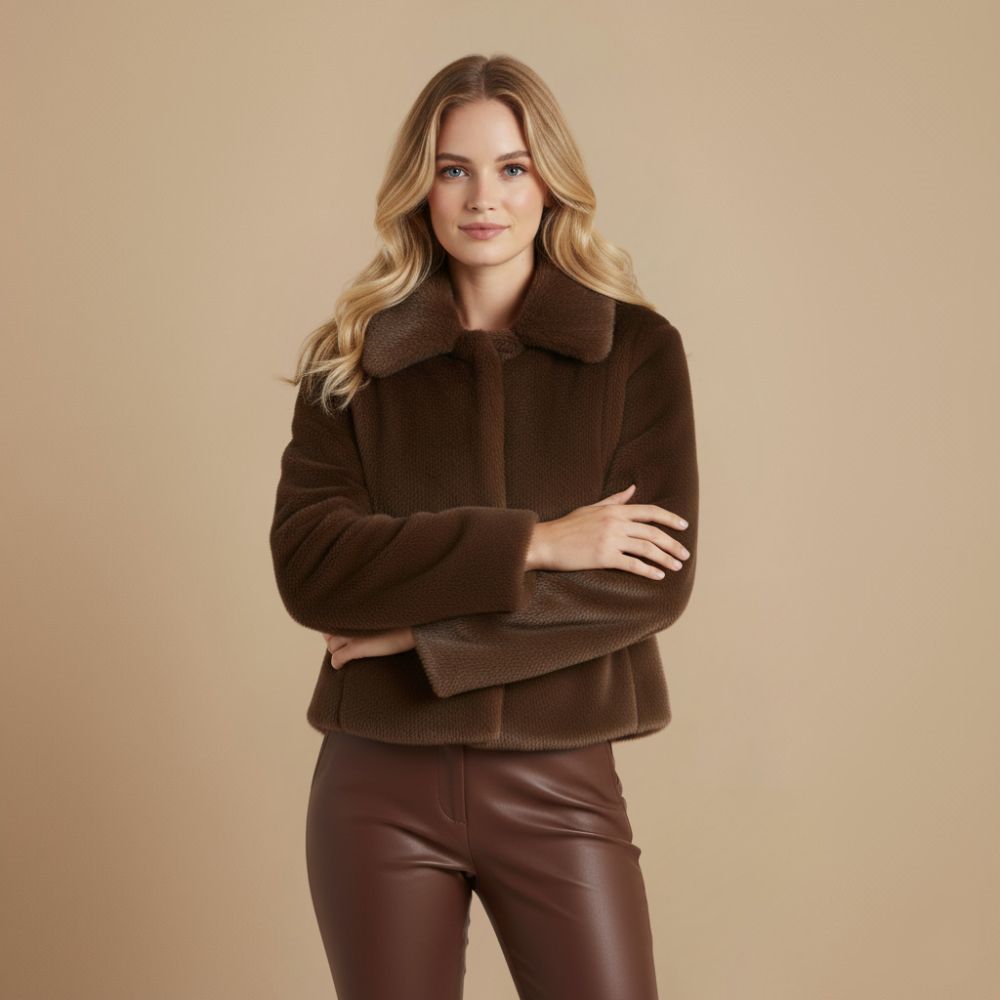 Losvallende bruine jas van imitatiebont voor dames Jelle Jora Mode