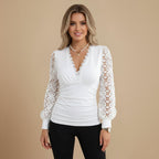 Dames top met V-hals en lange mouwen met kanten ontwerp Jelle Jora Mode