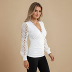 Dames top met V-hals en lange mouwen met kanten ontwerp Jelle Jora Mode
