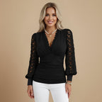 Dames top met V-hals en lange mouwen met kanten ontwerp Jelle Jora Mode