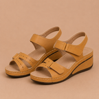 Dames platformsandalen met sleehak en verstelbare band Jelle Jora Mode