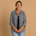 Damesblouse met omgeslagen kraag en knoopsluiting aan de voorkant Jelle Jora Mode