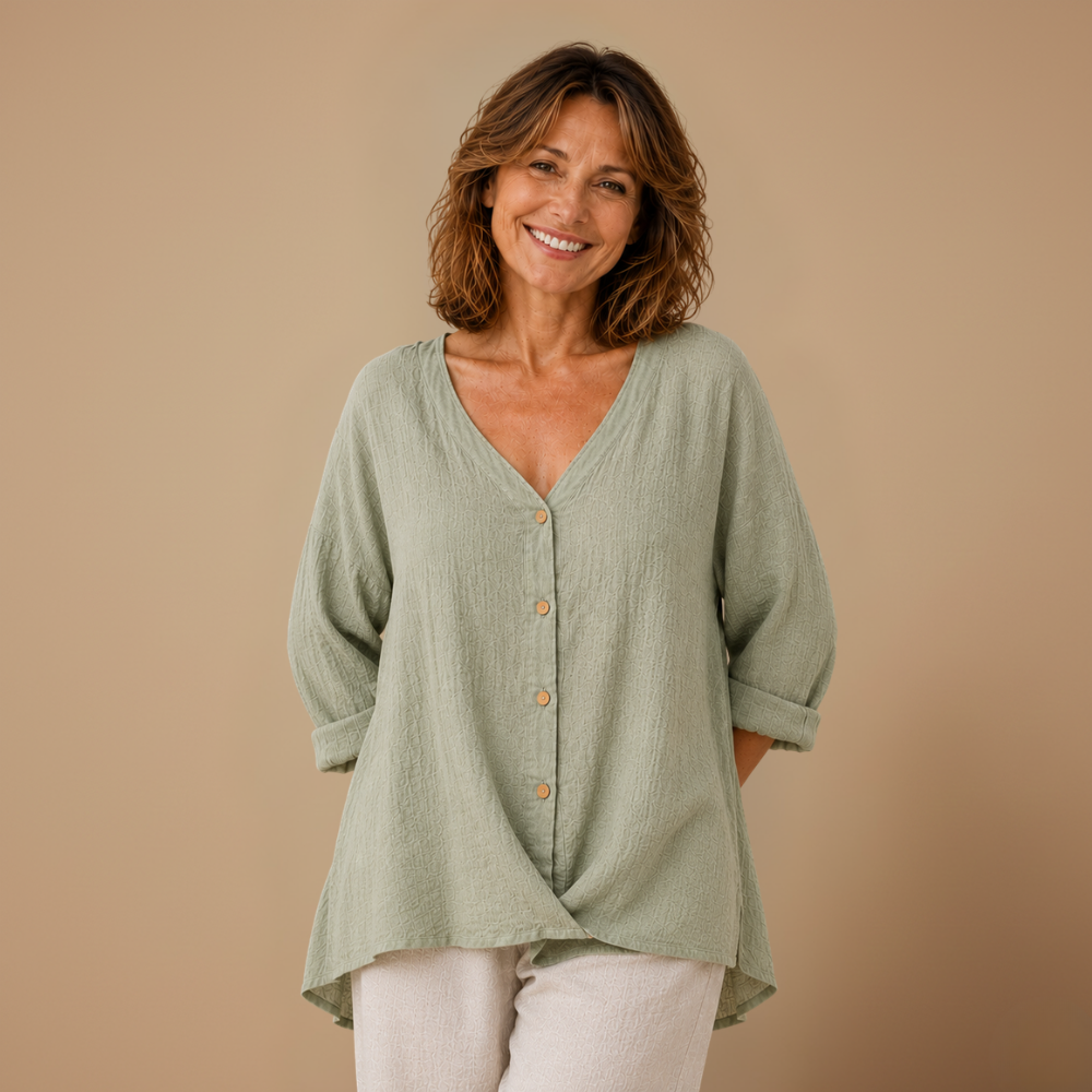 Dames casual blouse met losse pasvorm knoopsluiting en v-hals Jelle Jora Mode