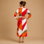 Dames midi-wikkeljurk met strikceintuur en abstract design Jelle Jora Mode