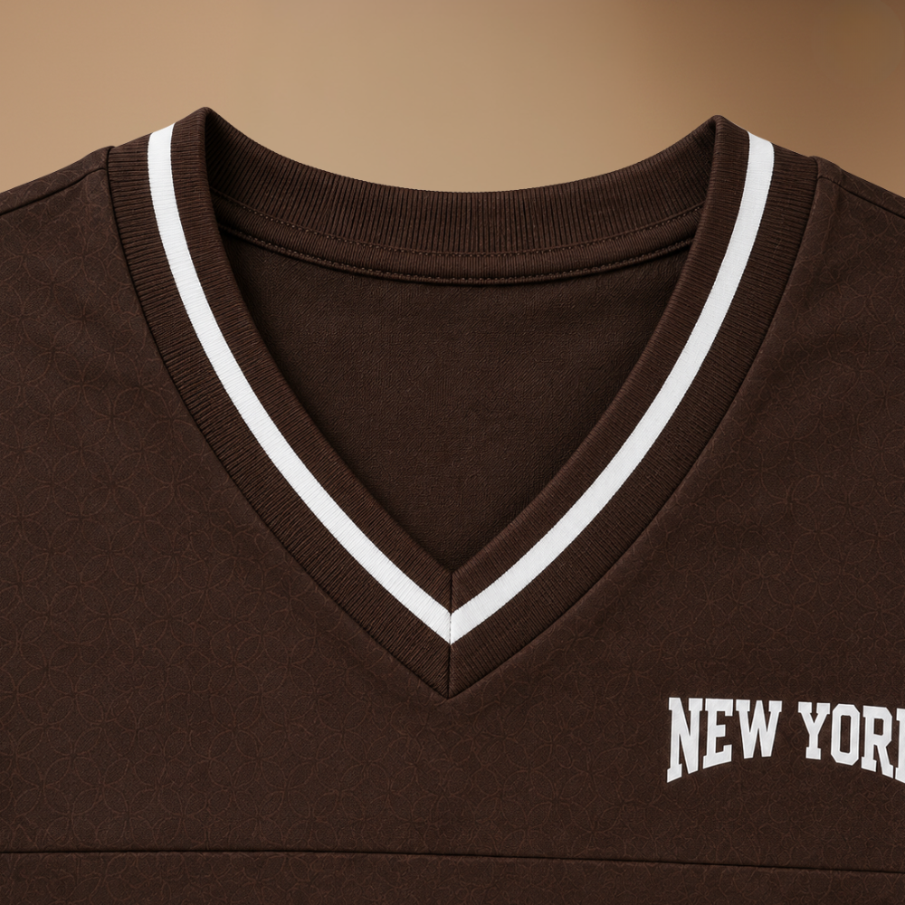 Dames lossittend T-shirt met V-hals en ‘Number’-design Jelle Jora Mode