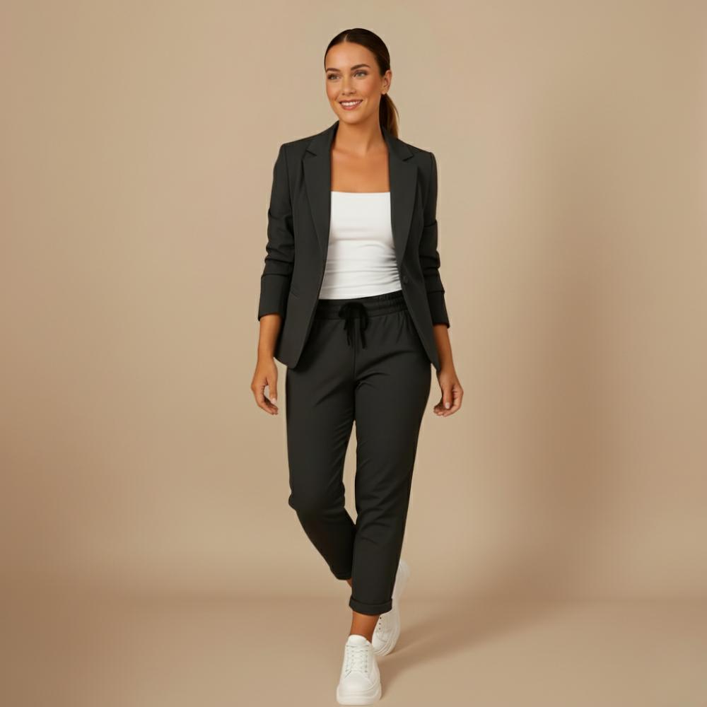 Effen kleurige kantoorpak blazer en joggingbroek set Jelle Jora Mode