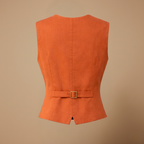 Dames casual outfit met een getailleerd vest en broek Jelle Jora Mode