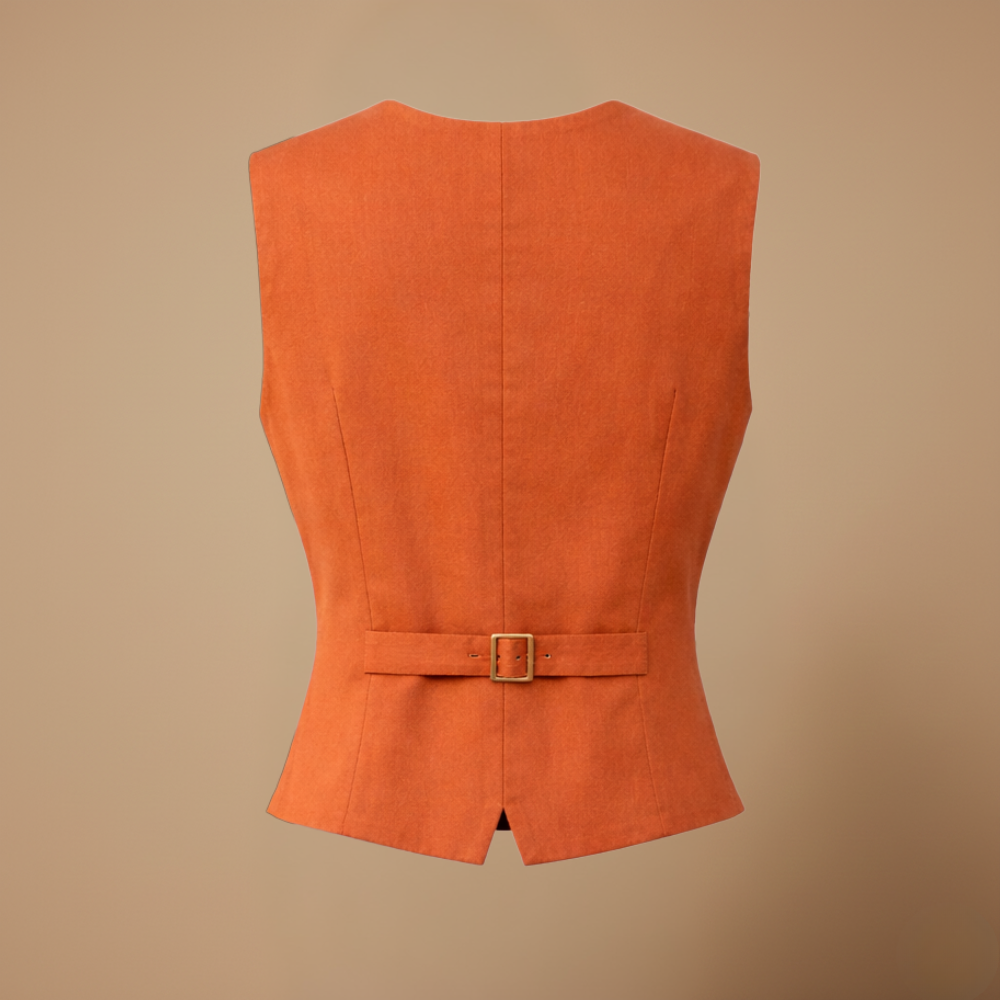 Dames casual outfit met een getailleerd vest en broek Jelle Jora Mode