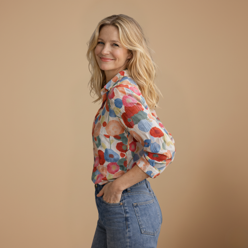 Damesblouse met bloemenprint en knopen Jelle Jora Mode