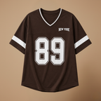 Dames lossittend T-shirt met V-hals en ‘Number’-design Jelle Jora Mode