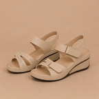 Dames platformsandalen met sleehak en verstelbare band Jelle Jora Mode