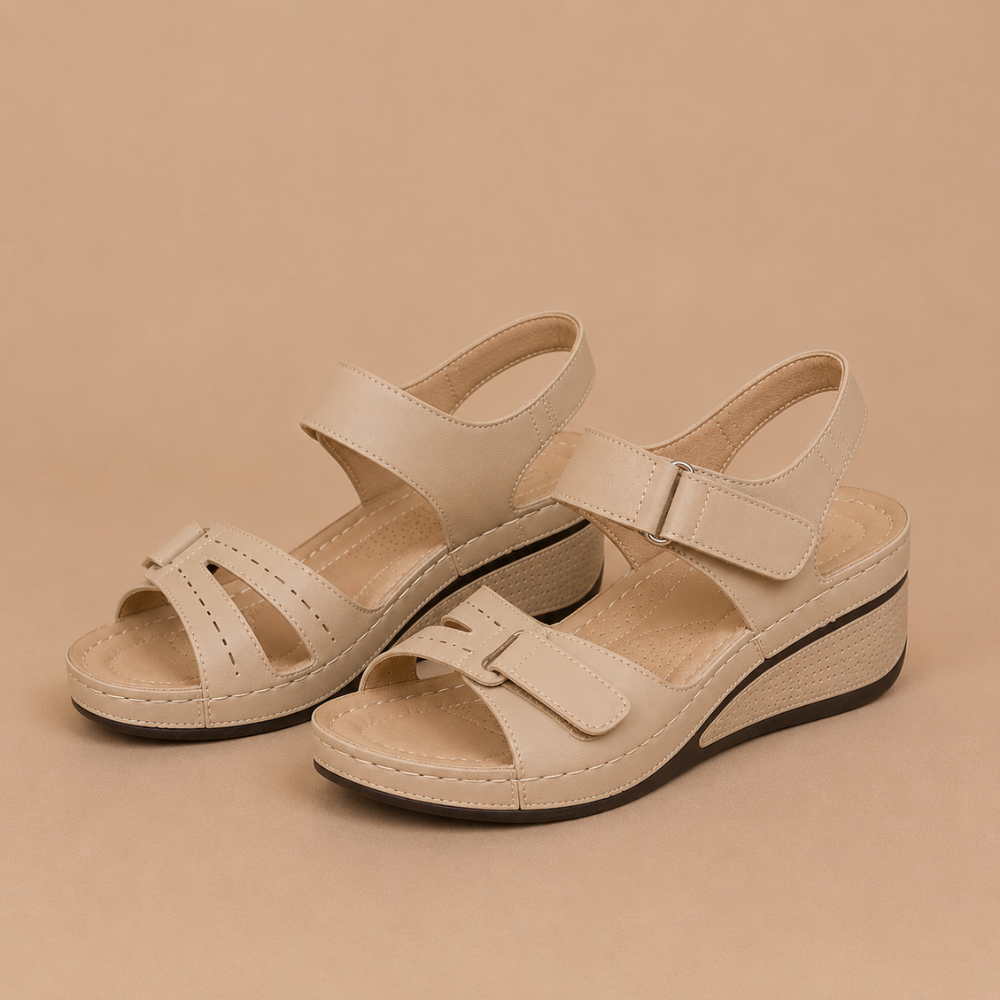Dames platformsandalen met sleehak en verstelbare band Jelle Jora Mode