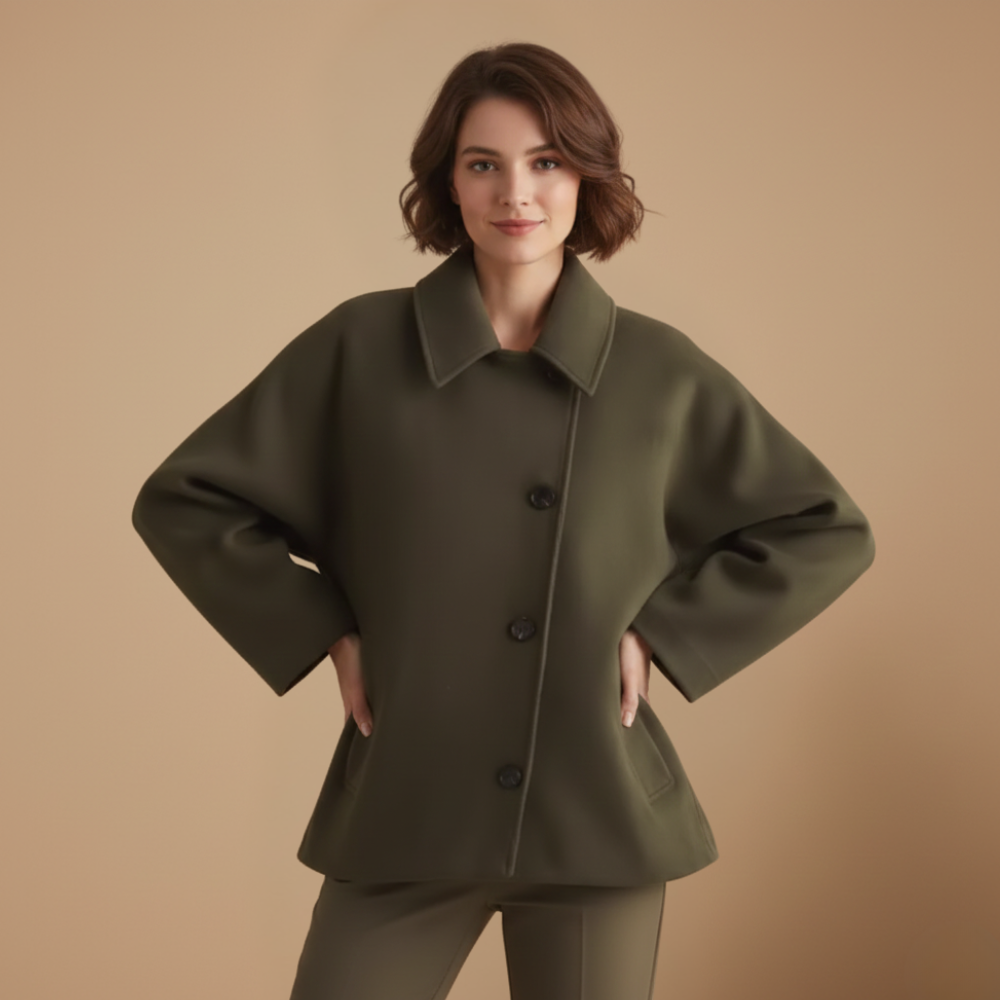 Korte jas met reverskraag en enkele knoopsluiting voor dames Jelle Jora Mode