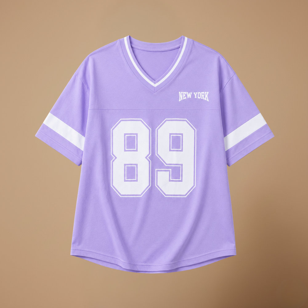 Dames lossittend T-shirt met V-hals en ‘Number’-design Jelle Jora Mode