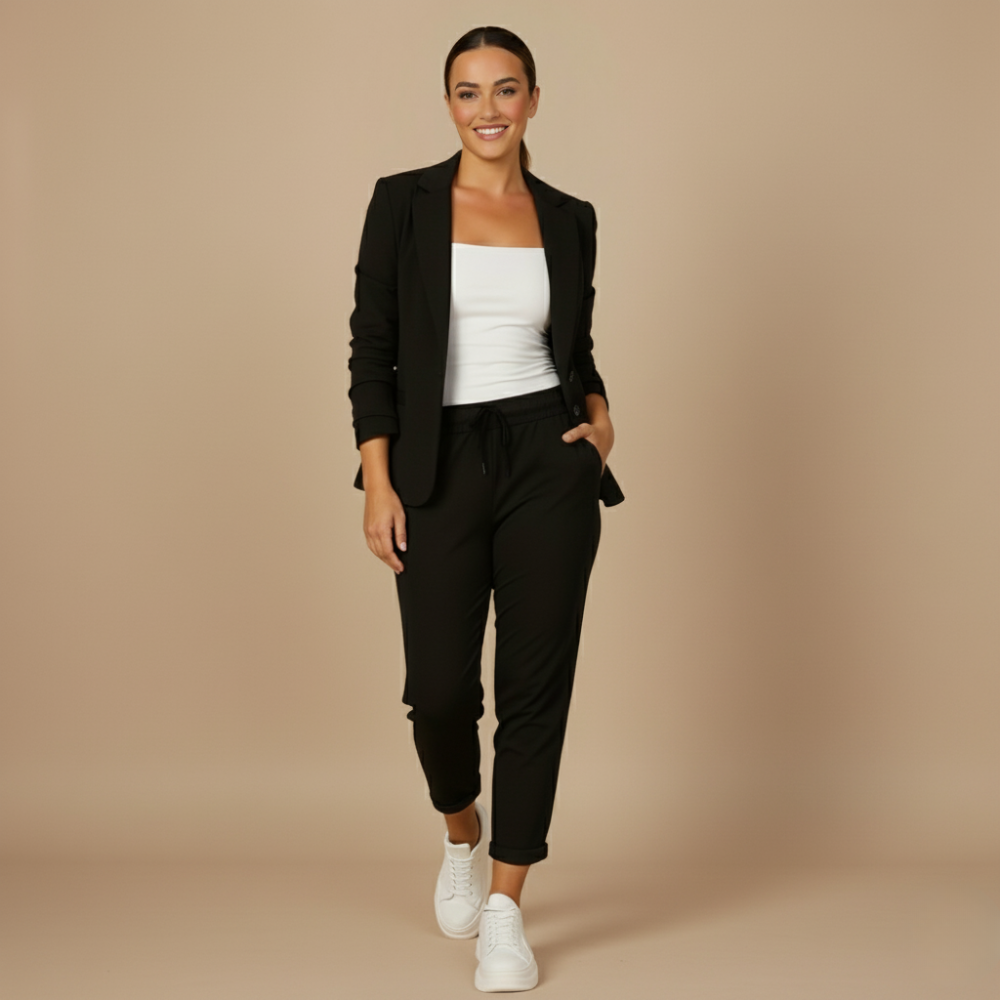 Effen kleurige kantoorpak blazer en joggingbroek set Jelle Jora Mode