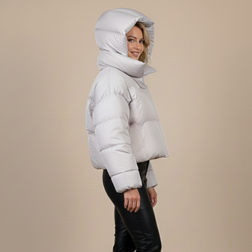 Damesjas met capuchon en korte casual pasvorm Jelle Jora Mode