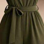 Dames elegante jumpsuit met taille riem en mouwloos ontwerp Jelle Jora Mode