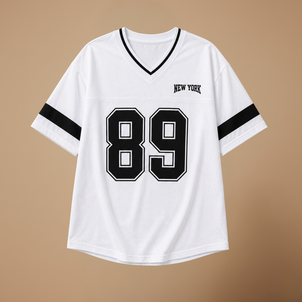 Dames lossittend T-shirt met V-hals en ‘Number’-design Jelle Jora Mode