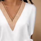 Dames elegante midi-jurk met v-hals en detail in de taille Jelle Jora Mode
