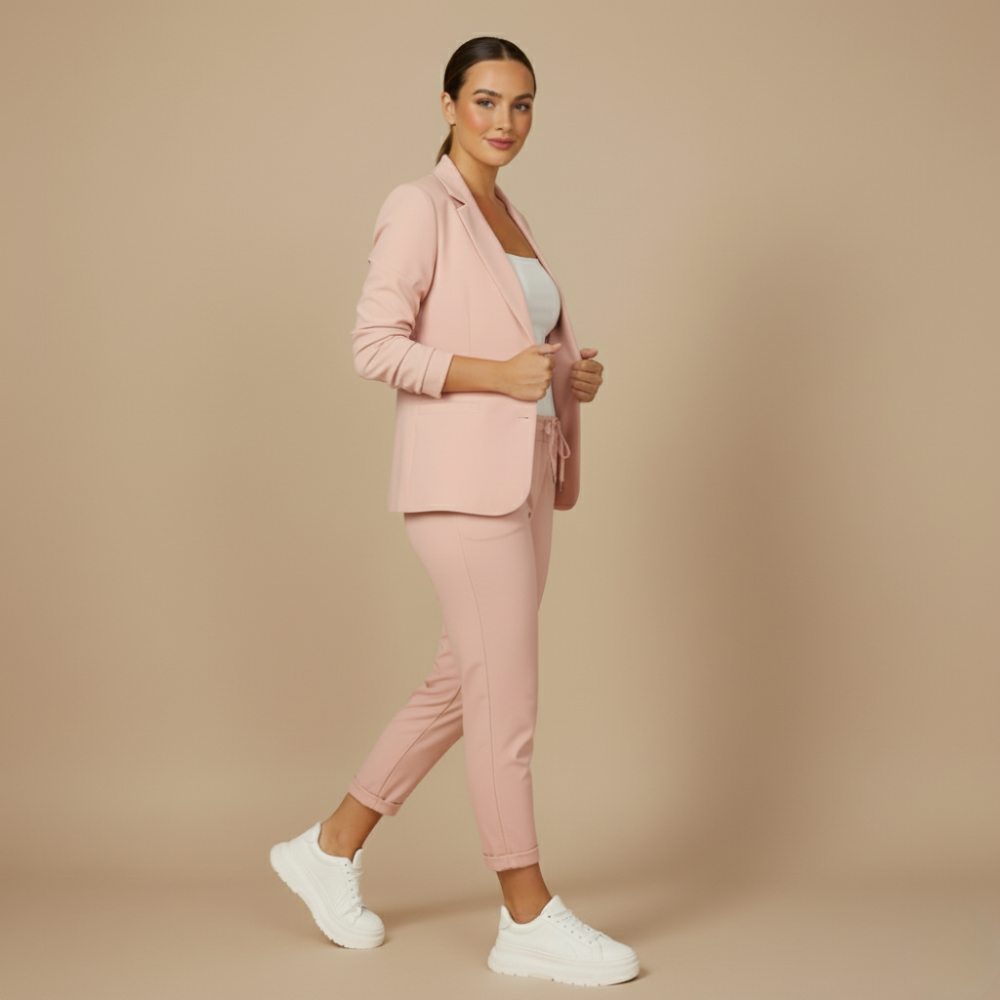Effen kleurige kantoorpak blazer en joggingbroek set Jelle Jora Mode