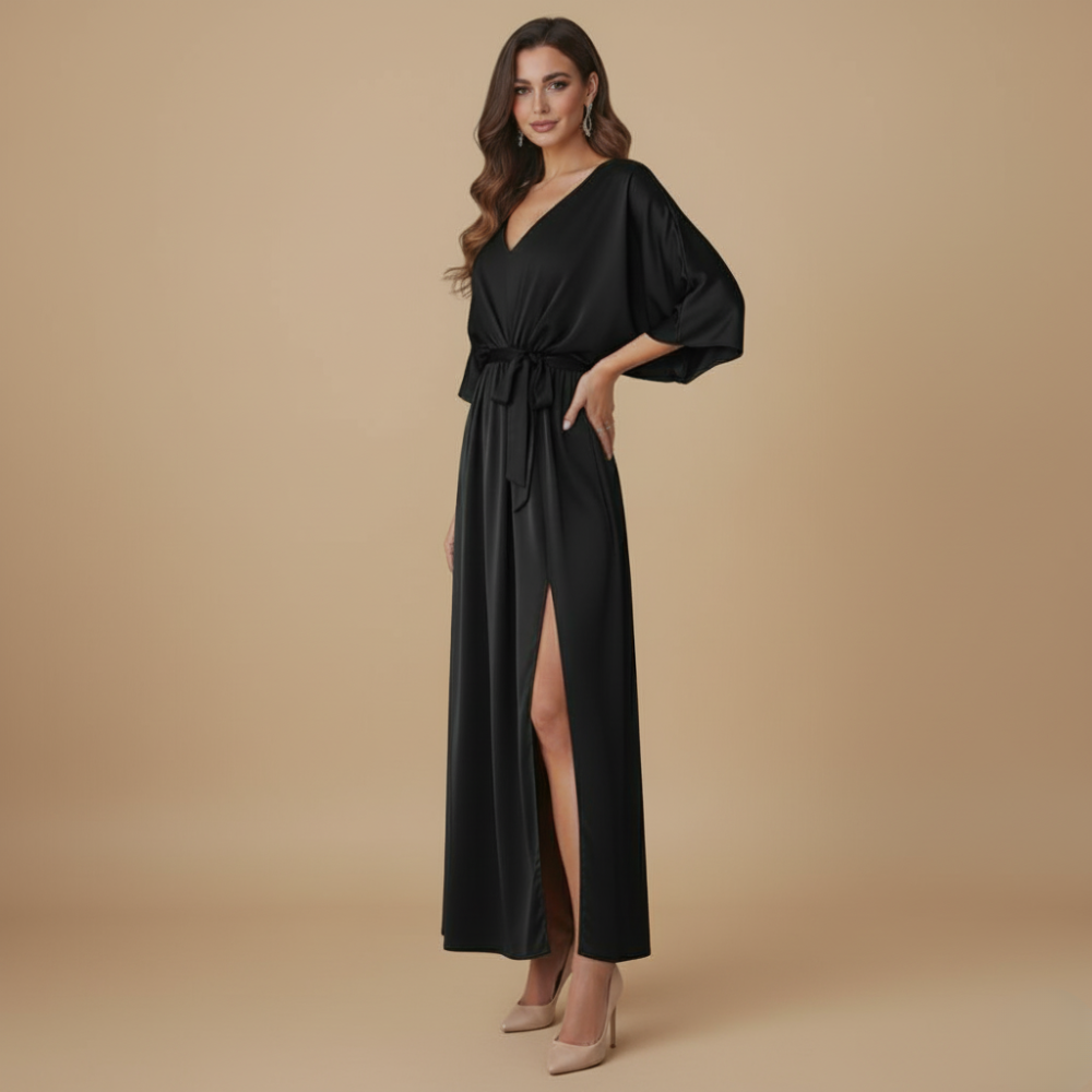 Elegante midi-jurk met V-hals split en strikceintuur Jelle Jora Mode