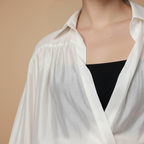Damesblouse met losse kraag en lange mouwen