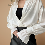 Damesblouse met losse kraag en lange mouwen
