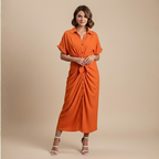 Minimalistische midi-jurk met ruches en strikbandjes voor dames Jelle Jora Mode