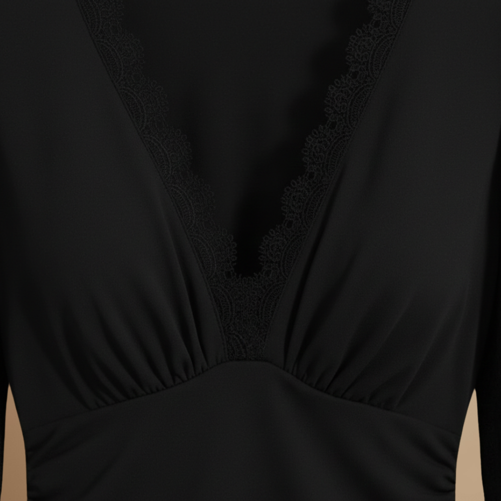 Dames top met V-hals en lange mouwen met kanten ontwerp Jelle Jora Mode