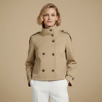 Korte trenchcoat met dubbele knoopsluiting voor dames Jelle Jora Mode